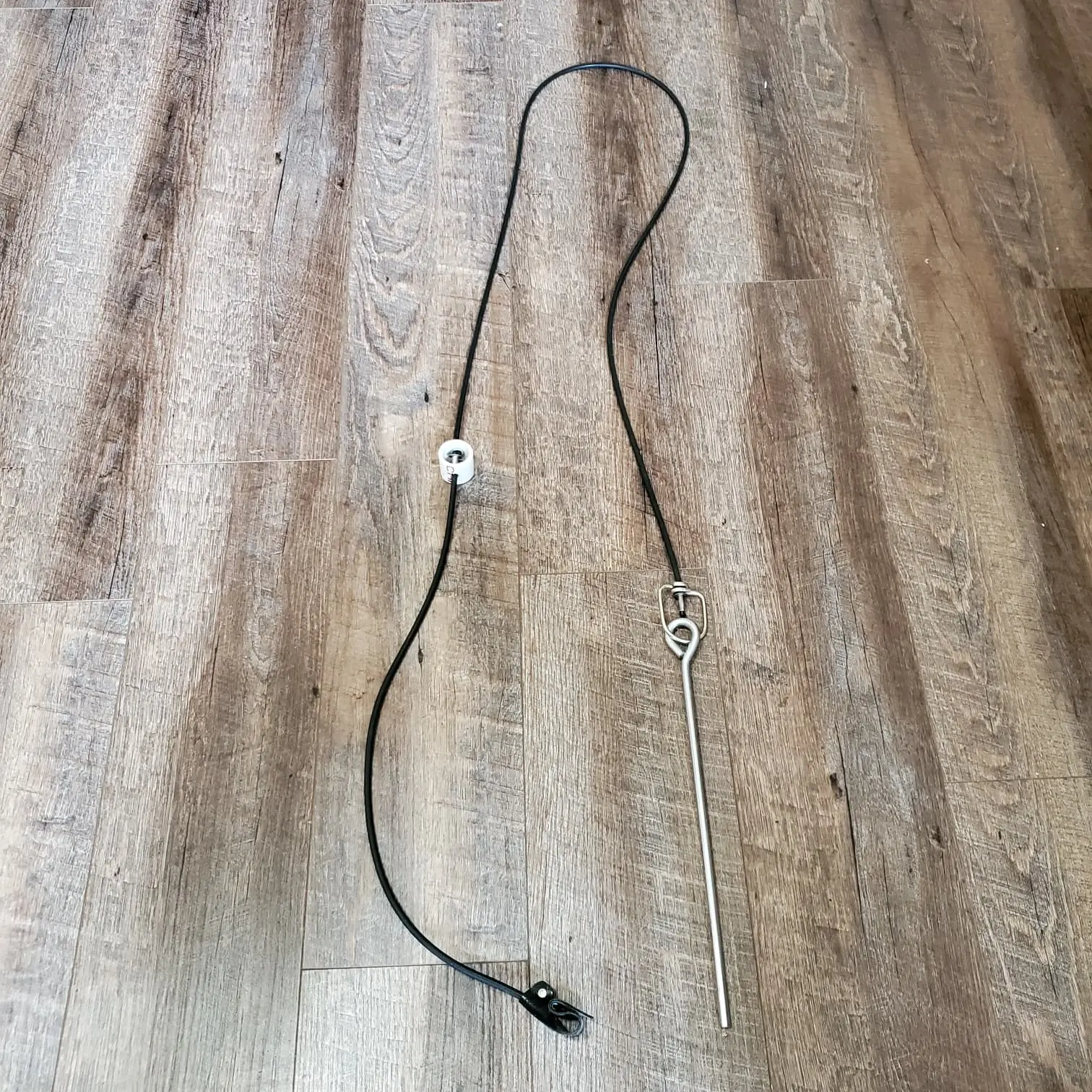Poultry Tie Cords - Rubber cord SLIP hitch on rubber cord with metal swivel & stake... we can change with Rubber cord SLIP hitch on nylon cord with metal swivel & stake