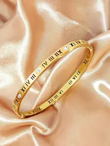 18K Gold-plated Titanium Steel Stackable Bracelet Set for Women, Exquisite Bracelet, Cuff Bracelet with Roman Numerals and Flower Stars, Shining Cubic Zirconia Diamond Titanium Steel Bracelet, Hypoallergenic and Non-fading Jewelry, Daily Stackable Gift