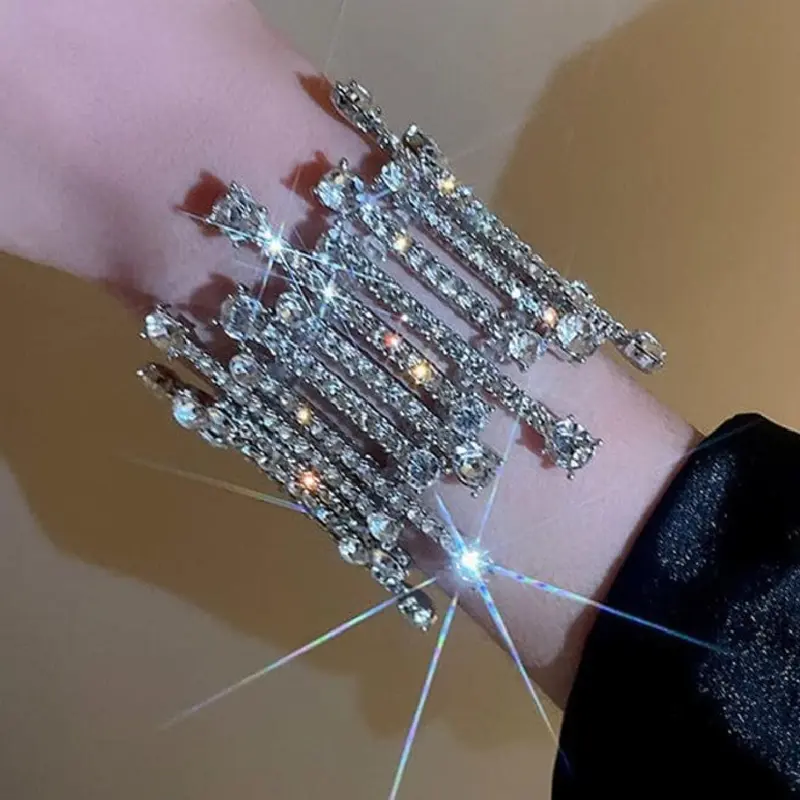 Luxury Geometric Crystal Elastic Bracelet for Women, Elegant Party Evening Wear, Zinc Alloy Chain, All Seasons Fashion Accessory, Elegant Jewelry Bracelet, Rhinestone Bracelet, Beautiful Bracelets