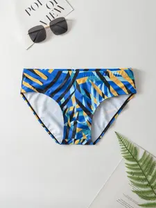 Men Swim Trunks, Men's Geometric Print Drawstring Swim Shorts, Summer Swimming Clothes, Colorful Swim Briefs for Men, Casual Beach Swimwear for Men, Men's Swimsuit Bottoms