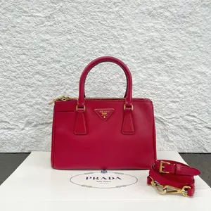 Pre-owned PRADA Leather Shoulder Bags 7.8'' R2799 Shoulder Bag C14533765986 1018 T1 Chloe