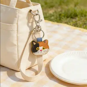 Cute Cat Leather Keychain – Artificial Leather Cat Pendant, Perfect for Bag, Wallet & Backpack Decoration