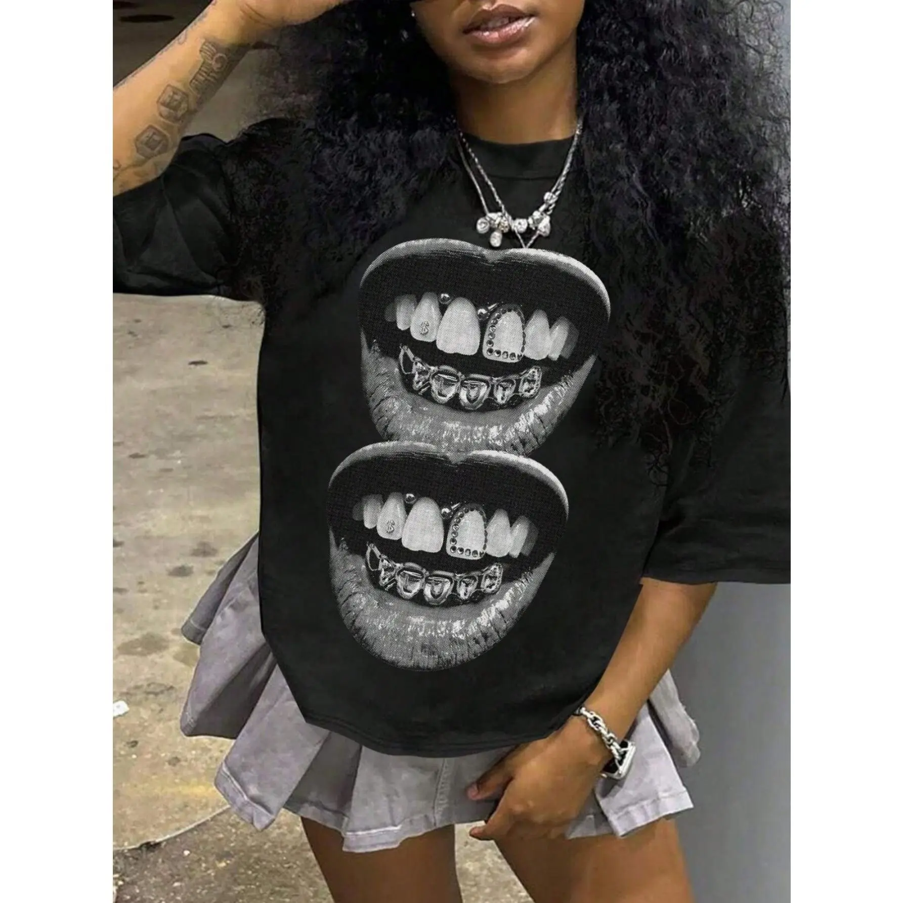 Men's Streetwear T-Shirt, Oversized Grunge Top with Lips Grillz Graphic Print in Washed Breathable Cotton Fabric for Casual Summer Wear, Tshirt, Menswear, Round Neck, Soft, Grunge Aesthetic, Casual Fit, Cartoon, Foldable