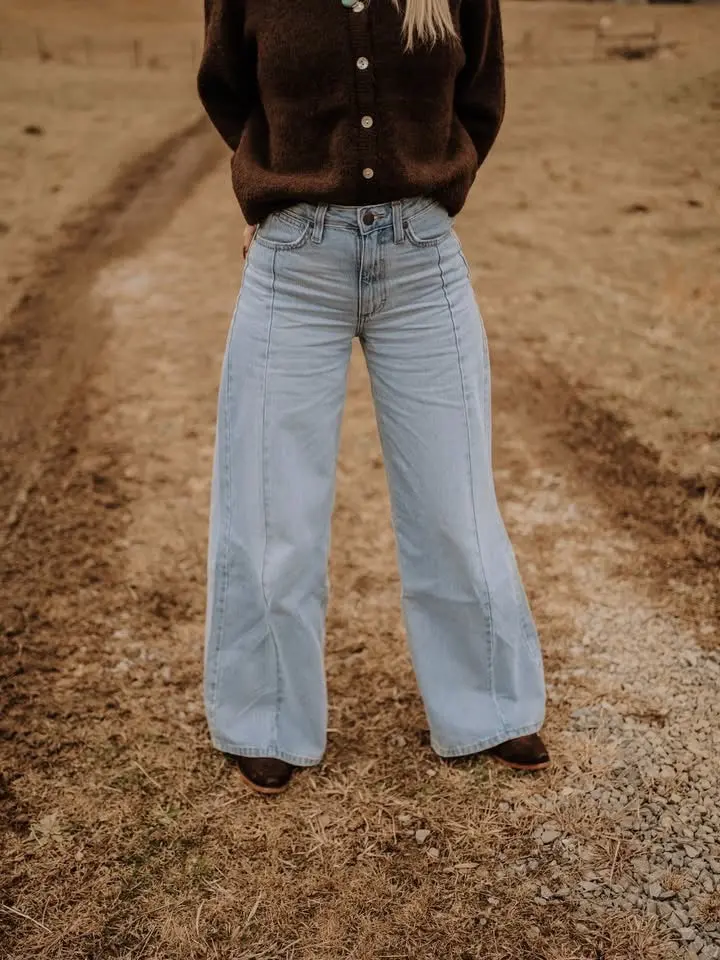 Wrangler Women's High Rise Cotton Punchy Sky Front Seam Wide Leg Denim Jeans with Pocket, Multi-Size Women's Bottoms