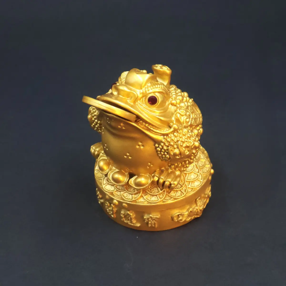 3-Legged Golden Toad Auspicious Figurine - Consecrated by Taoist Priest, Wealth-Attracting Table Ornament, DIY Beading & Jewelry Making Supply, Decoration Items (Statues & Bobbleheads Category)