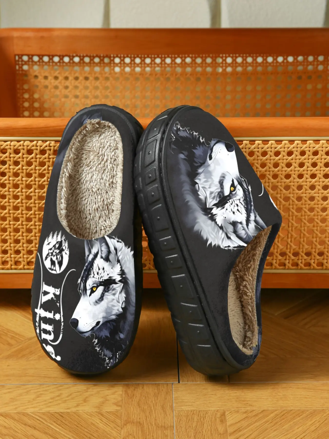 ✨1 Pair Wild Wolf King Fuzzy Slippers - Dark Trendy Style, Plush Lined & Soft Cushioning, Perfect for Animal Enthusiasts & Trendy Youths in Winter Home Wear🔥