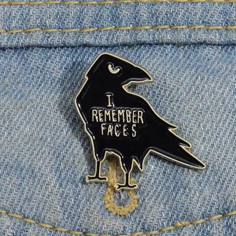 1 Piece Fashion Letter & Raven Design Brooch Pin Clip, Casual Jewelry For Daily Decoration, Enamel Pin Suitable for Backpacks, Jeans, Scarves, Hats Decoration Fixed Buckle, Casual Alloy Jewelry for Men & Women, Fashion Accessory