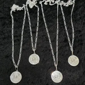 Medalla de San Miguel Arcangel,Tetragramaton grabado laser en plata .925 y cadena.Medal of Saint Michael the Archangel, laser engraved Tetragramaton in .925 silver and chain.