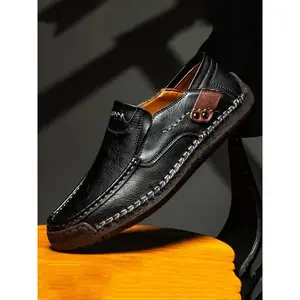 Men’s casual slip-on loafers with stitching design, 2024 new style fashionable round toe flat shoes for daily wear, lightweight breathable comfortable shoes for men