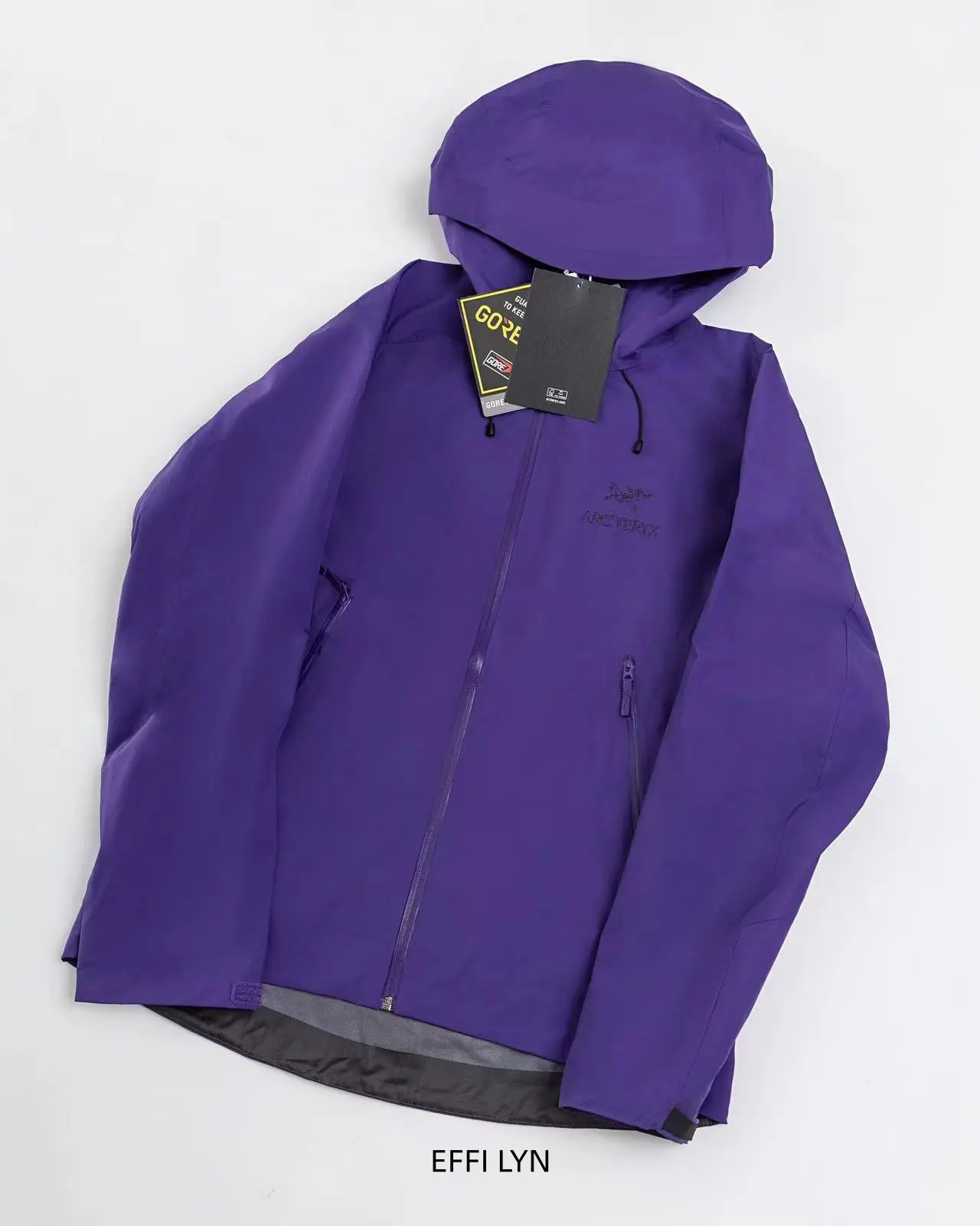 Deep-Purple Full-Zip Hooded Rain Jacket for Sports Collectibles Enthusiasts, Adjustable Hood, Functional Side Pockets, Ideal for Hiking, Weekend Camping