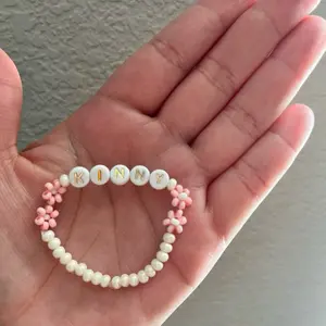 Daisy Beaded Bracelets with Pink Floral Accents and White Beads for a Chic Look