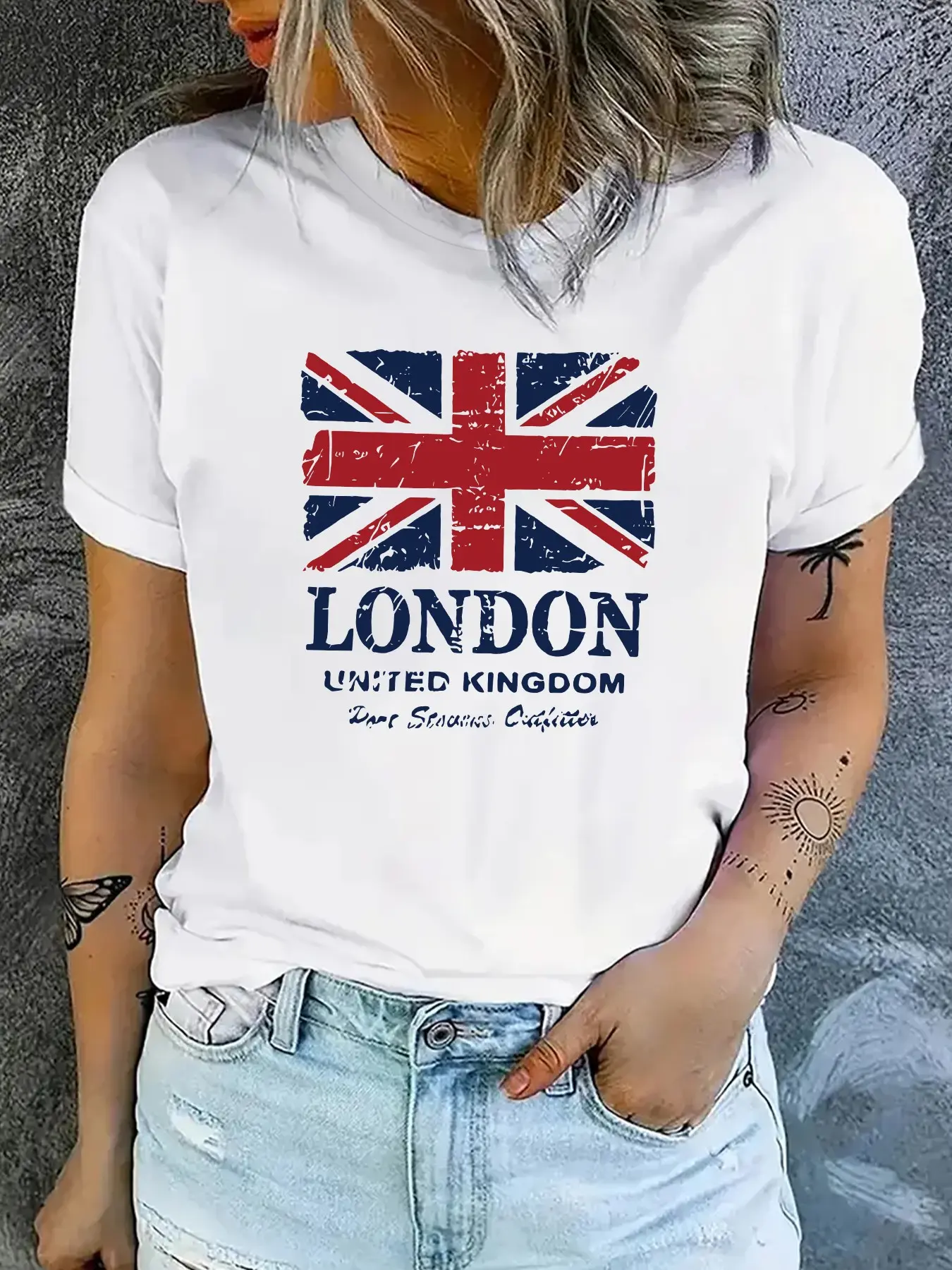 Summer Women's Loose Round Neck Everyday T-Shirt, London British Flag Print Vintage Style Short Sleeve Top, Casual Fitted Graphic Tee, Streetwear