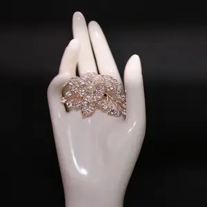 Fashionable Flower Leaf Brooch