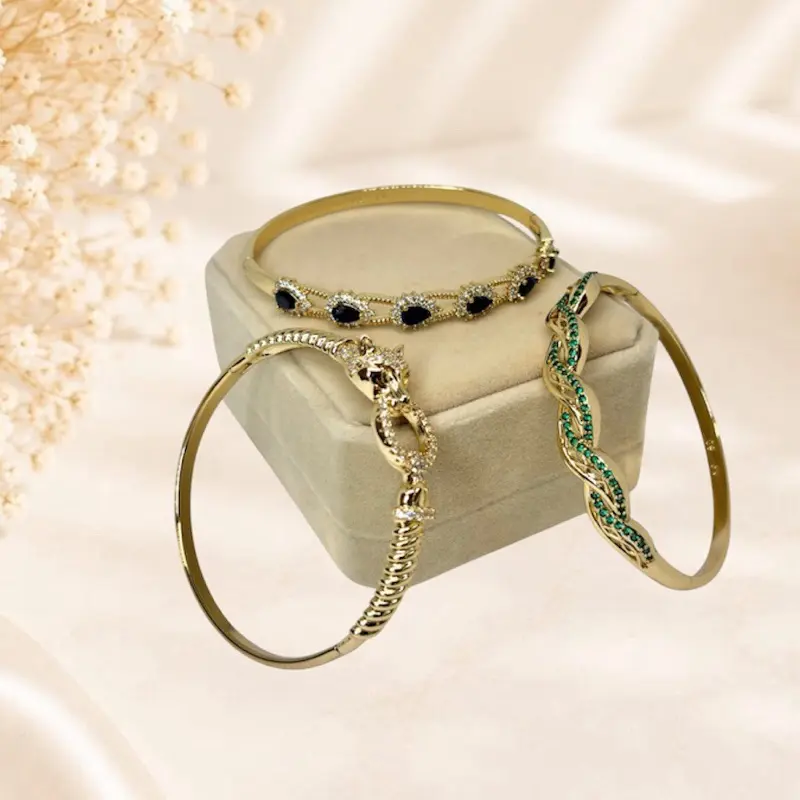 Elegant Gold Bangle Bracelet for Women, Classic Gold Aesthetic Fine Costume Jewelry, Versatile for Daily, Casual & Formal Wear, Female