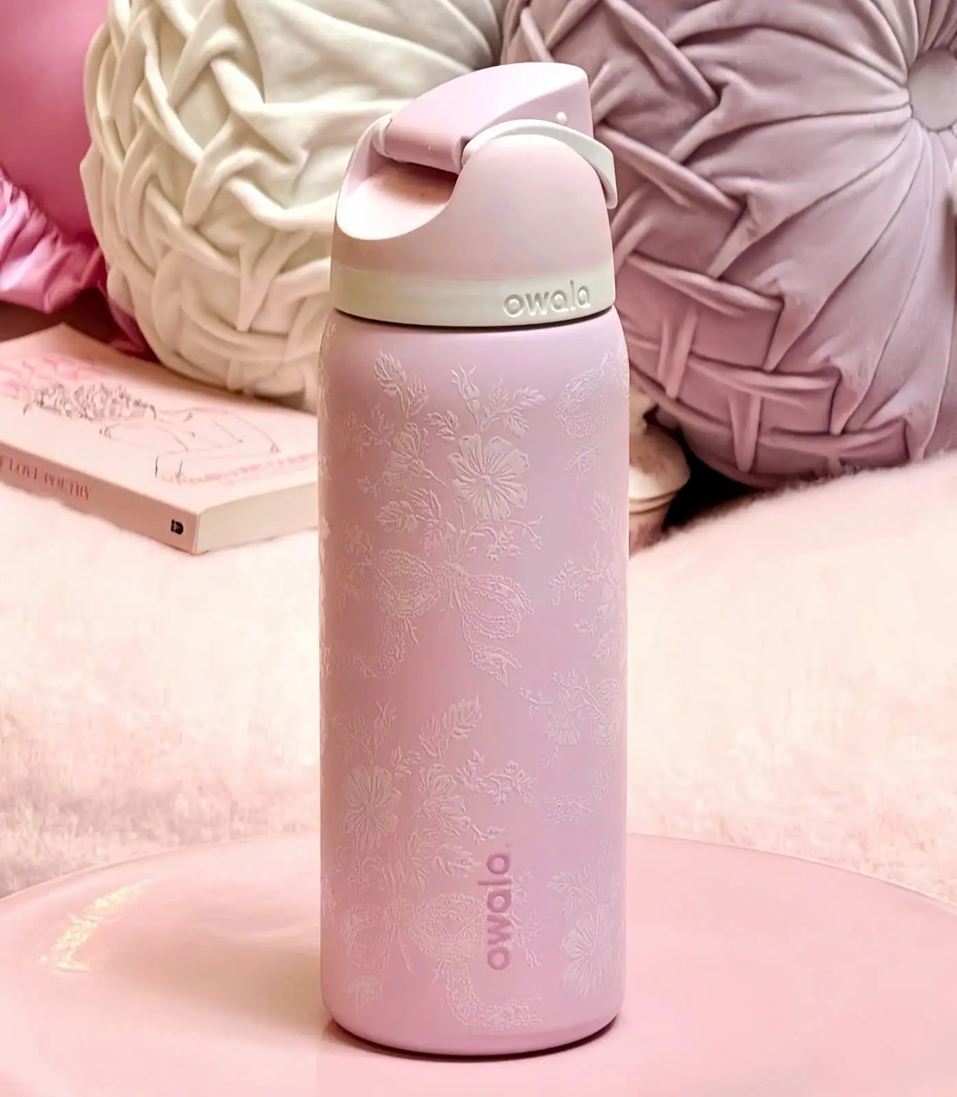 Owala Freesip 32oz Girl Pink Ribbon Toile Urban Outfitters Cup Bottle New Box Owala Freesip 32oz Girl Pink Ribbon Toile Urban Outfitters Cup Bottle New Box