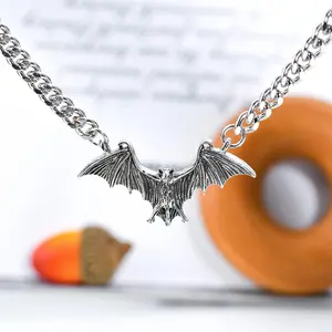 Bat Necklace Halloween Gothic Punk Cool Cyber Animal Wing Pendant Necklace for Women, Halloween Jewelry Animals Choker Collar Hip Hop Girls Jewelry Gift