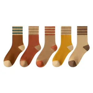 MhzyCaus 5 Pairs Retro Color Block Athletic Crew Socks - Light & Dark Tones for Sports & Daily Wea Breathable Moisture-Wicking Sports Socks fit Short Trendy Winter Christmas Themed Mid-Calf Women's unisex men woman