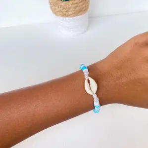Preppy seashell charm clay bead bracelet | Beaded bracelet | pearl beads | clay beads | seashell charm | Heishi Bead Bracelet