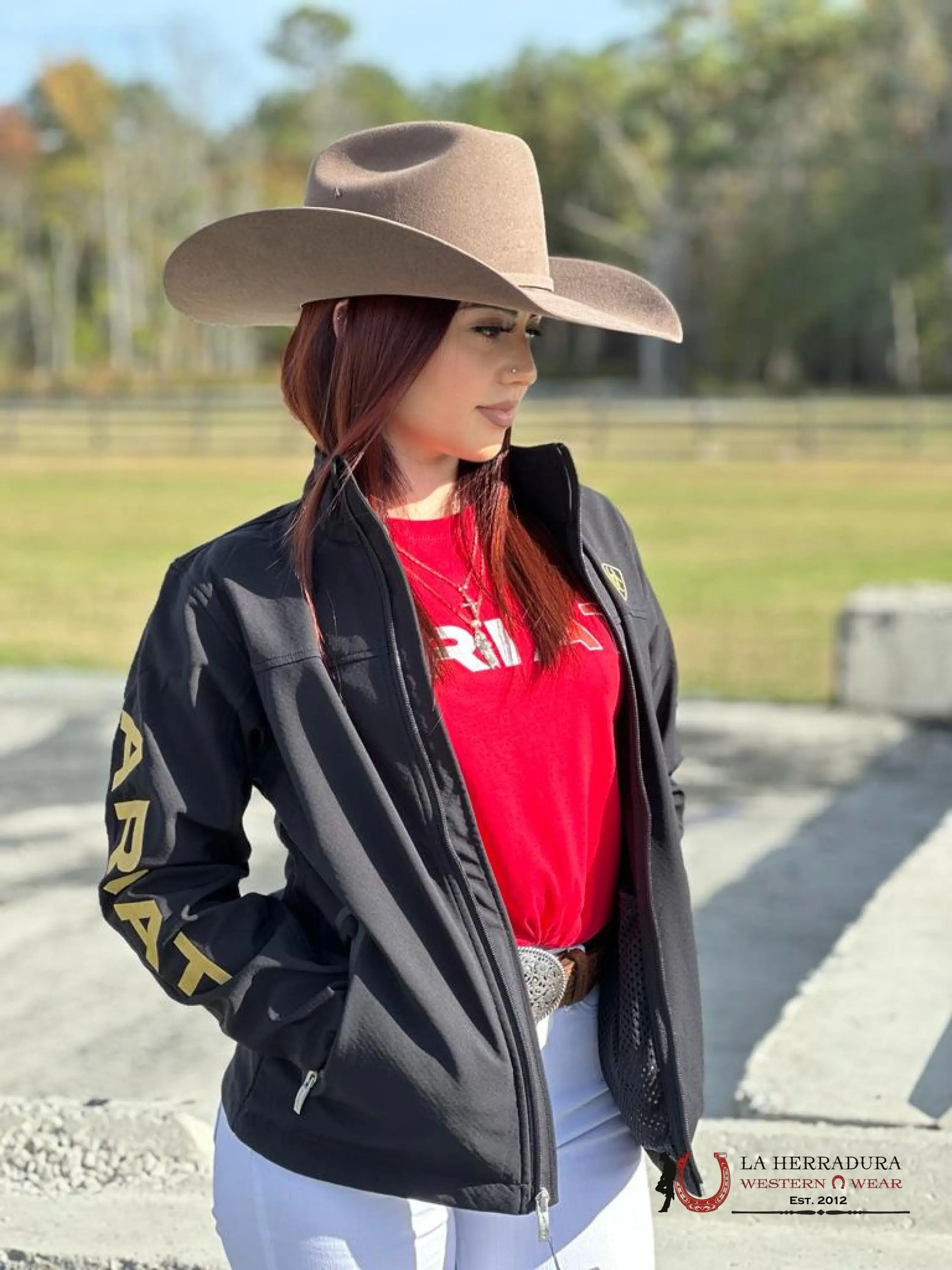 ARIAT JACKET SOFTSHELL BLACK & GOLD TEAM LOGO 10043056 ARIAT JACKET SOFTSHELL BLACK & GOLD TEAM LOGO 10043056