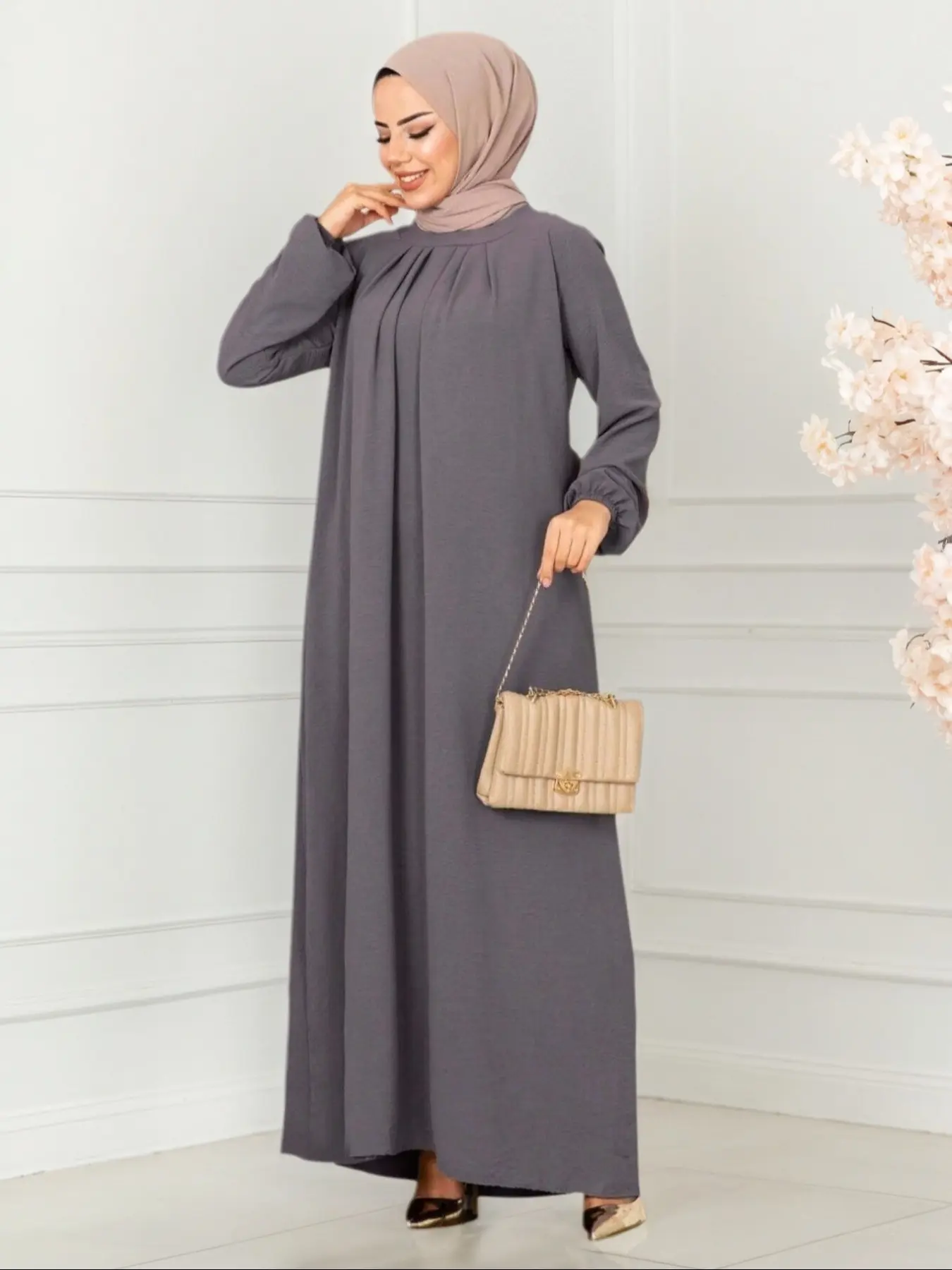 Elegant Women's Long Dress with Round Neck and Lantern Sleeves, Casual  Loose-Fitting Design for All Seasons, Plain Pattern Fashion, Modest Dress,  Hijabi Cute Dresses - TikTok Shop