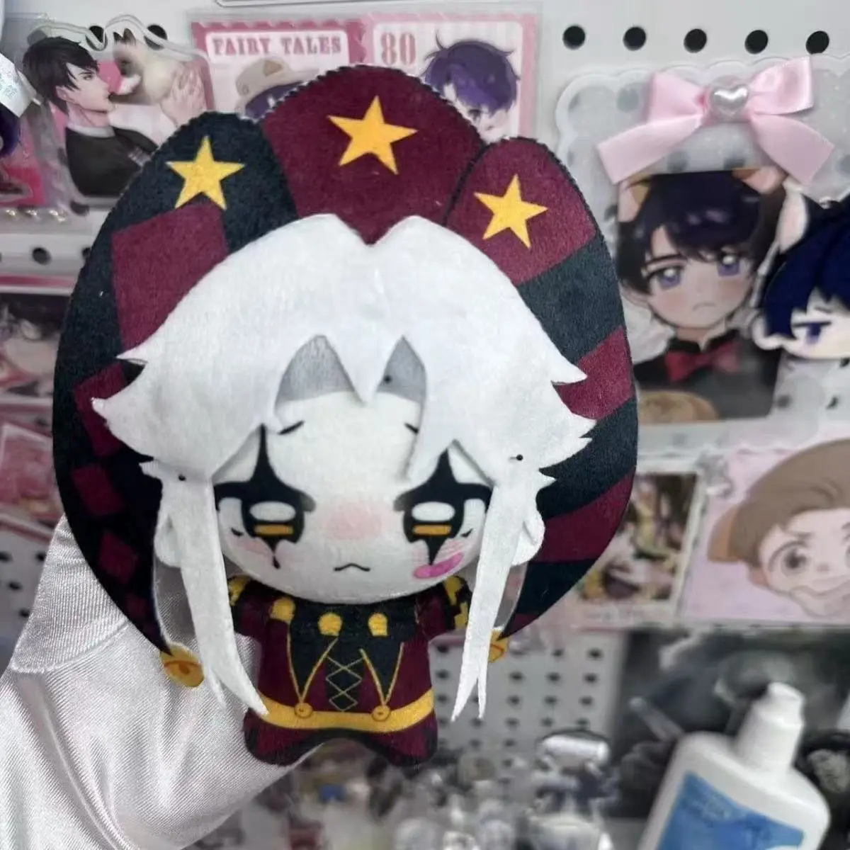 Cute Clown Anime Character Plush Doll, Soft Circus Jester Stuffed Plushie Toy with Star Hat, Cartoon Figure Home Sofa Desktop Shelf Decor Ornament, Collectible Gift for Anime Fans