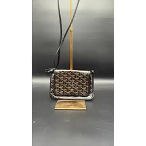 Pre-owned Leather Luxury Bags & Accessories Goyard Plumet Crossbody Bag, Black Date Code: AOM020234. Entrupy ID: XJ68WMK.
