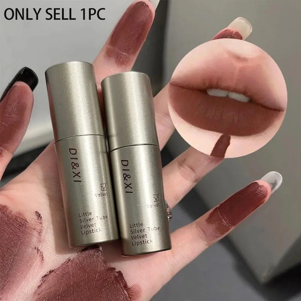 1PC velvet lip gloss waterproof lipstick is waterproof, long-lasting, silky smooth, Soft Lips, and matte, with no smudging or fading. It is easy to apply and has a natural makeup effect Lip Products Makeup