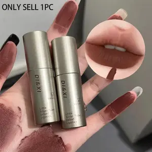 1PC velvet lip gloss waterproof lipstick is waterproof, long-lasting, silky smooth, and matte, with no smudging or fading. It is easy to apply and has a natural makeup effect