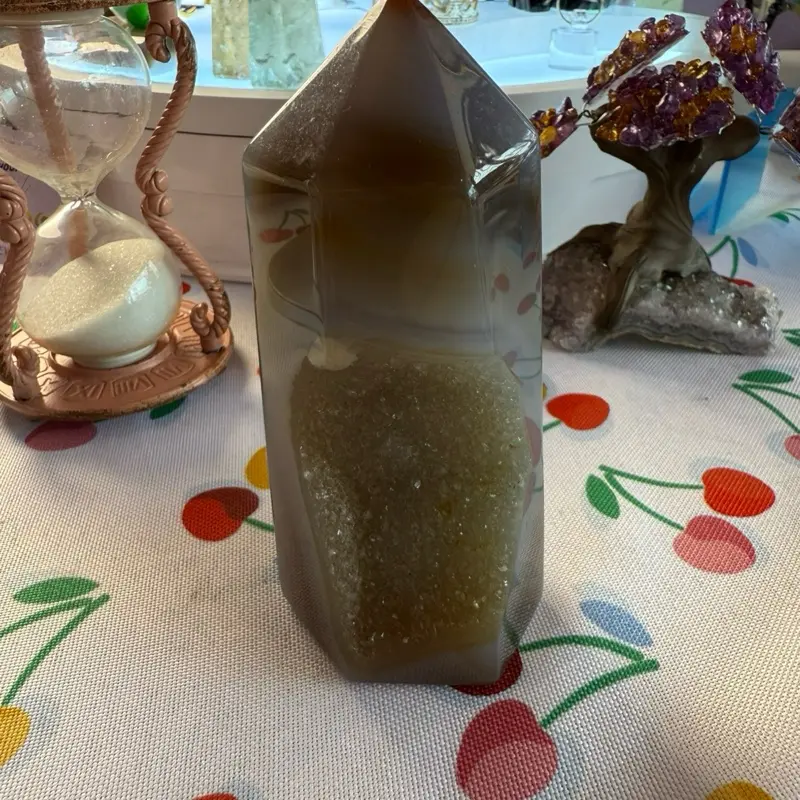 Agate Tower with Druzy – Crystal for Grounding, Strength and Sparkling Energy Flow