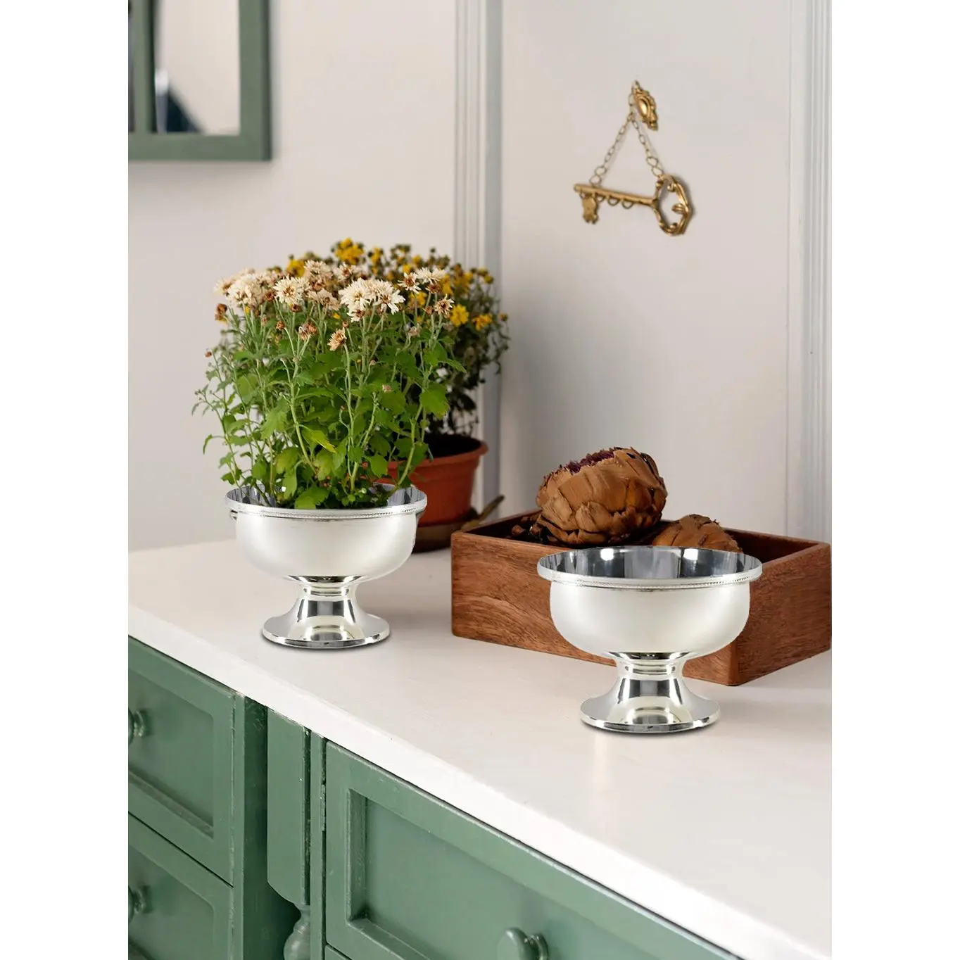 Serene Spaces Living 6" Scalloped Silver Bowl - Elegant Design for Home Decor Stylish Tableware