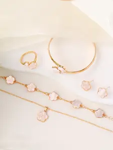 A 5-piece set of fashionable five leaf clover sparkling necklace, bracelet, bracelet, earring, and ring, suitable for daily wear, vacation dates, and other occasions. It is also a surprising and exquisite small gift, Fashionable Jewelry Set