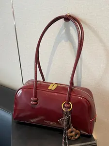 Retro women's bowling bag, fashionable and trendy textured one-shoulder pillow bag, casual and versatile niche design one-shoulder commuter bag, suitable for commuting to work, daily matching and other scenarios, Handbag Shoulder Bag