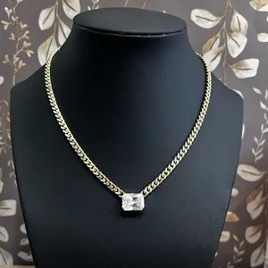 15.5 in Necklace with Decorative Pendant and Chain Design