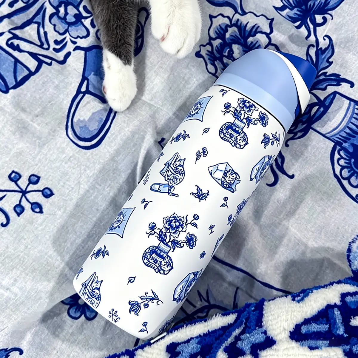 OW(UO x Delft Cat Collaboration) Double-drink Insulated Stainless Steel Outdoor Sports/travel Water Bottle, 32oz/945ml Water Cup With Lock Cap Suitable For Cycling, Car, Camping And Traveling, Bottle Drinkware Flask Tumbler Bottled Portable