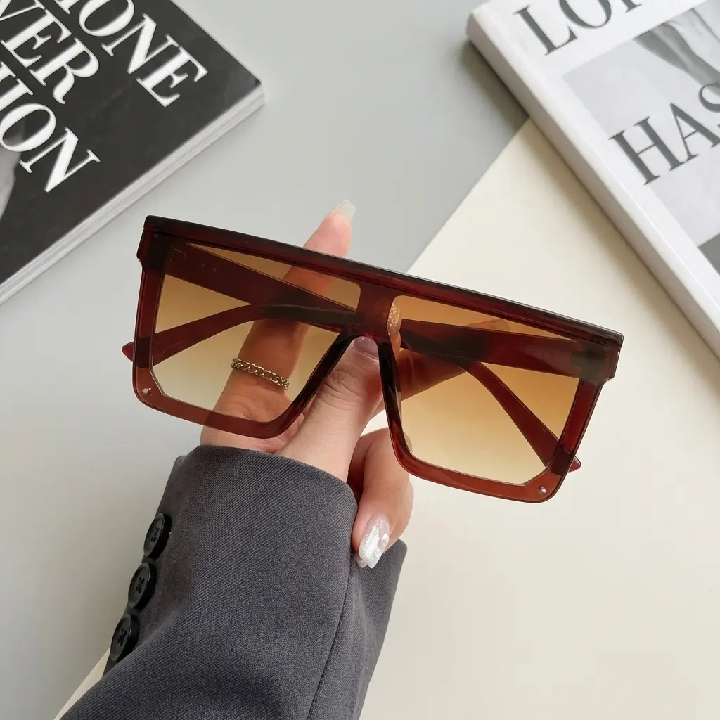 Retro Oversized Square Sunglasses for Women, Brown Gradient Lenses, UV400 Blocking, Y2K Aesthetic Big Frame Shades, Perfect for Summer Beach, Travel & Daily Outfit