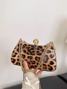 1pc Elegant and sophisticated leopard print chain strap clutch for women, perfect for daily commuting, shopping, dates, parties, or as a gift. An essential evening bag for any woman, Fashionable Shoulder Clutch