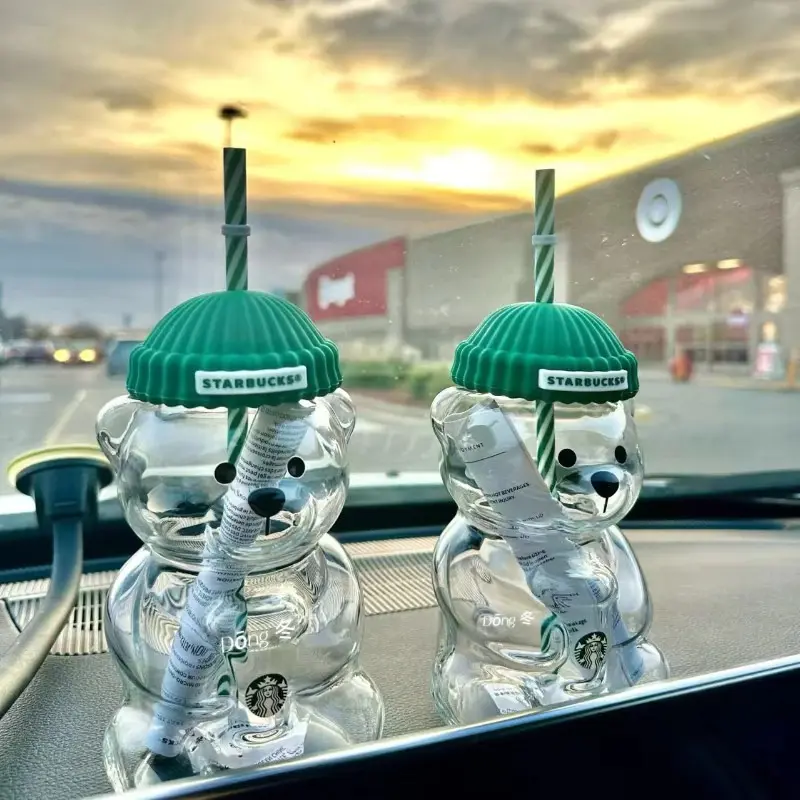 New 2026 Starbucks Limted Bearista Green Bear Cup Tumblers Strawberry Topper Baseball Cap, Anniversary Gift, Creative Cocktail & Soda Glassware