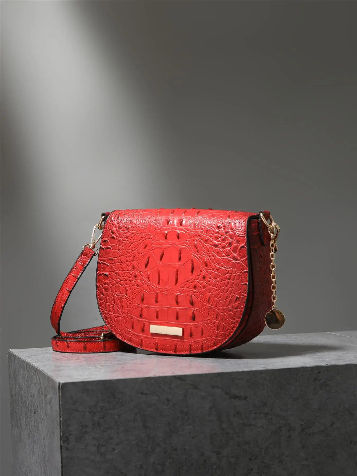 Fashion Elegant Crocodile Embossed Crossbody Bag, Small Saddle Bag, Casual Versatile Shoulder Bag for Women, with Detachable Strap