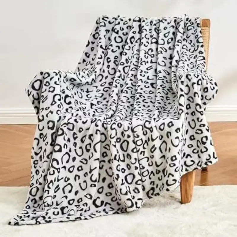 Luxury Velvet Flannel Leopard Print Blanket 180x200cm Soft Warming Animal Design Cow Pattern Faux Fur Throw Comfortable Home Decor Fluffy Decorative Stylish Blanket