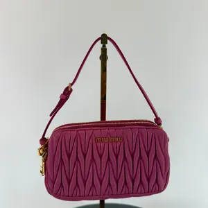 Pre-owned leather Clutches & Wristlets Miu Miu Matelasse Double Zip