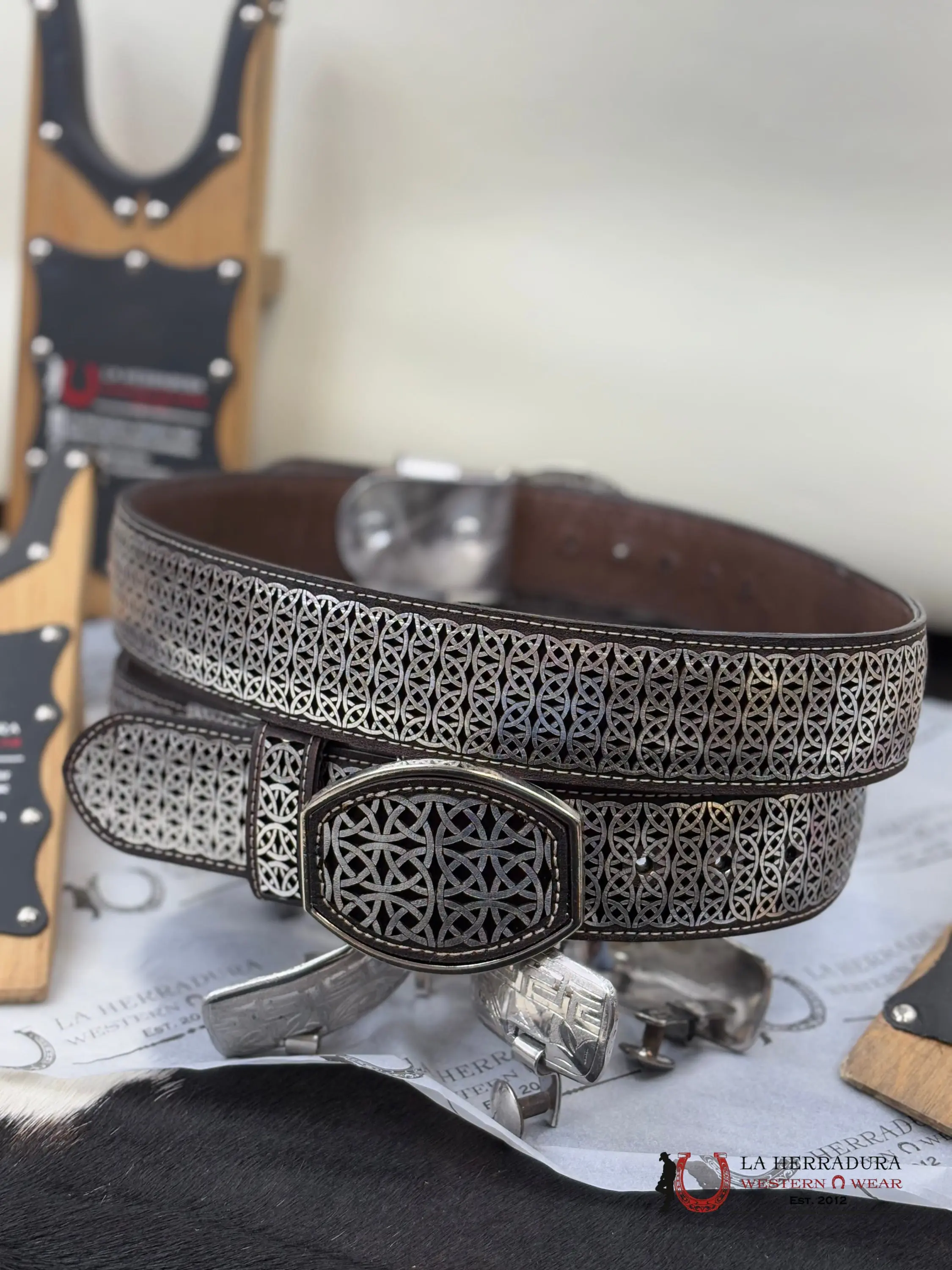 2 INC CIRCLE BELT SILVER