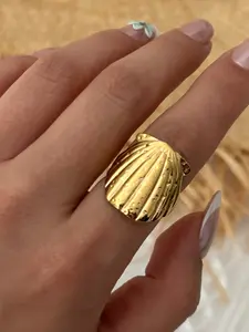 Vintage Shell Ring for Beach Vacations, Stainless Steel Retro Design, Casual Style Jewelry, Perfect for Relaxing at the Shoreline