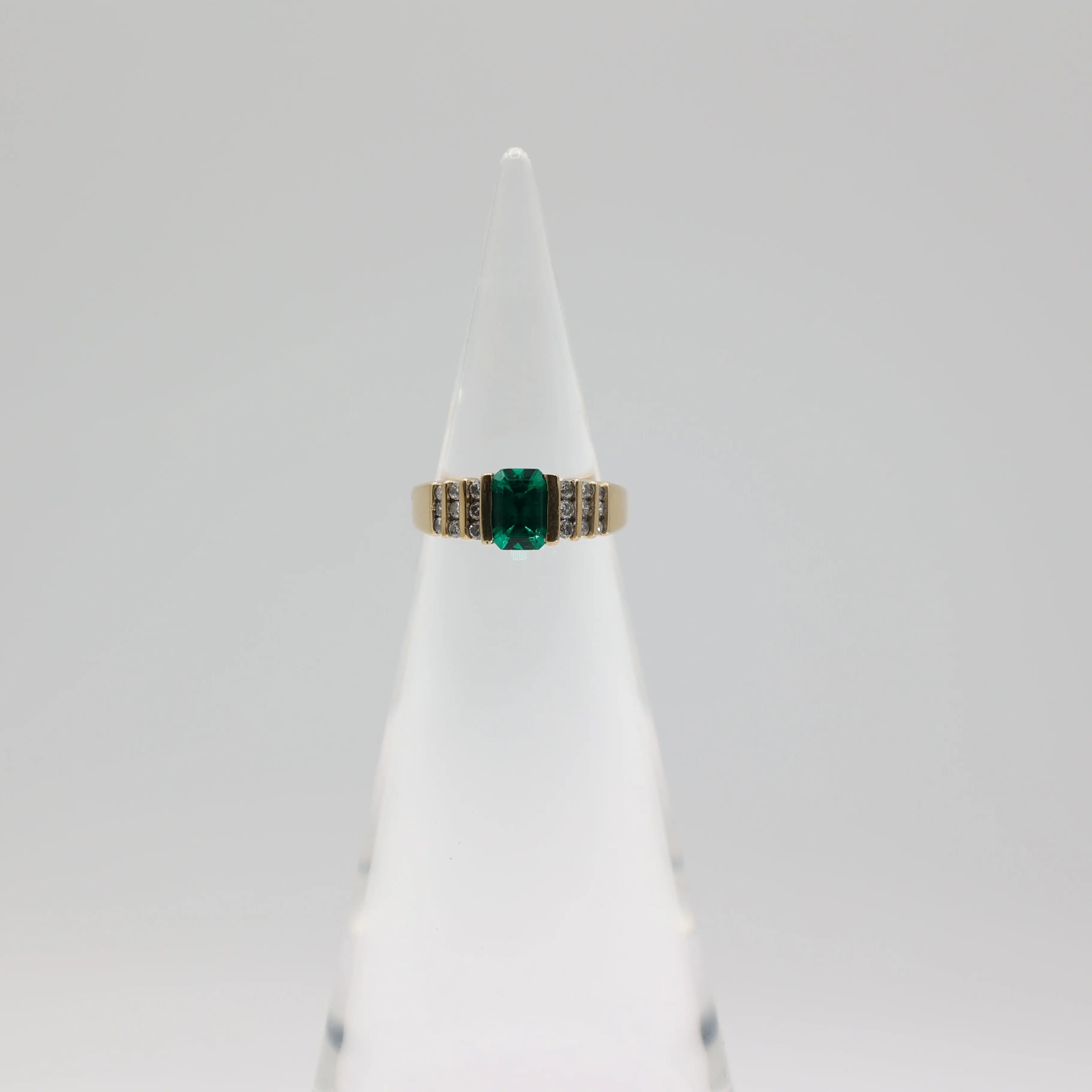14K Vintage Yellow Gold Emerald and Diamonds Ring Size 5.5