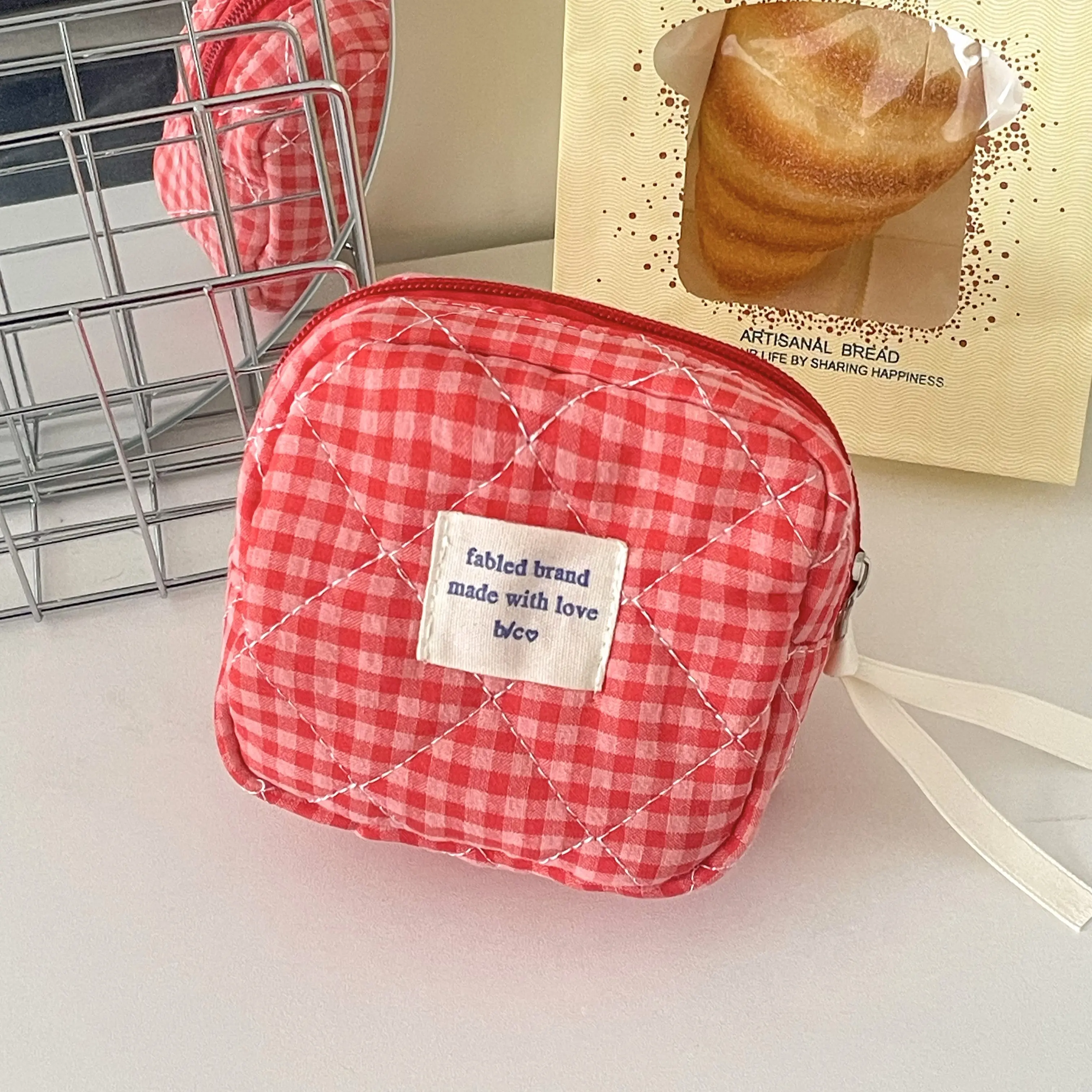 Girls’ Red Plaid Polyester Quilted Sanitary Pad Organiser, Casual Square Zip Fabric Pouch, Portable Small Carry Bag for Sanitary Pads & Miscellaneous Items