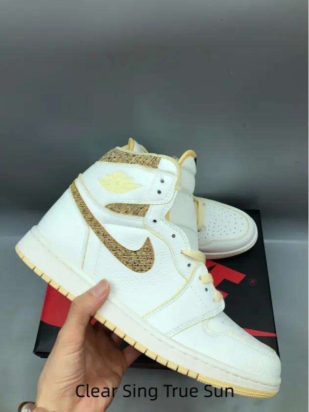 Retro Lightweight Sneakers with Flexible Sole, Comfort Fit - Essential Sports Collectibles Accessory for Urban Collectors
