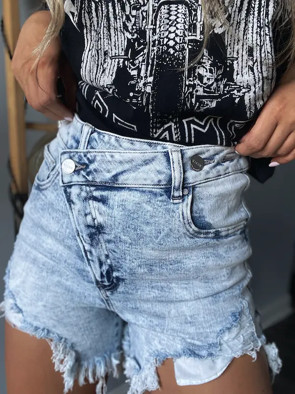 Lindsey Asy. Shorts - Acid Light Wash