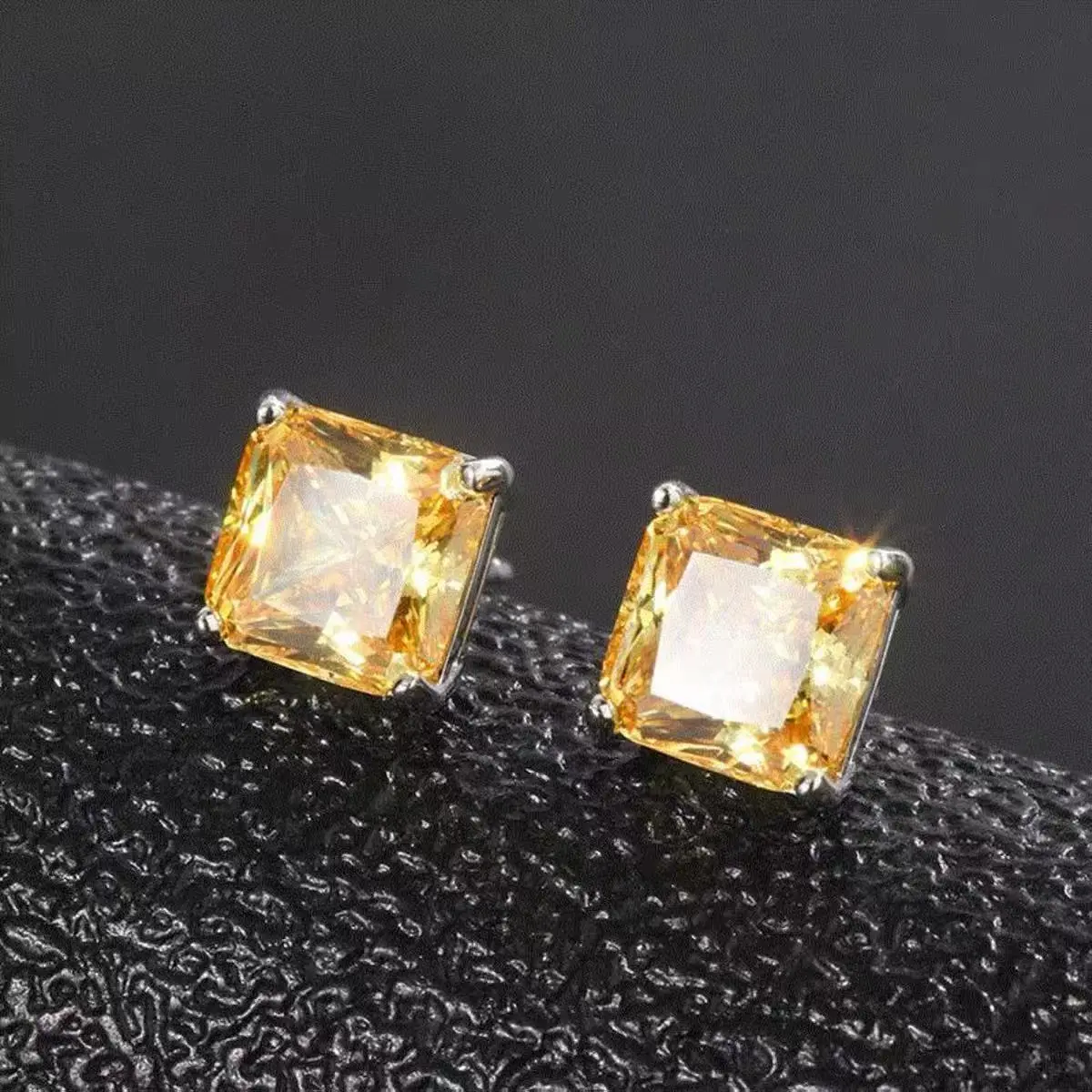 E104 Shiny Iced Out Cubic Zirconia Earrings Anti Fade Plated Hip Hop Ear Jewelry For Him Her
