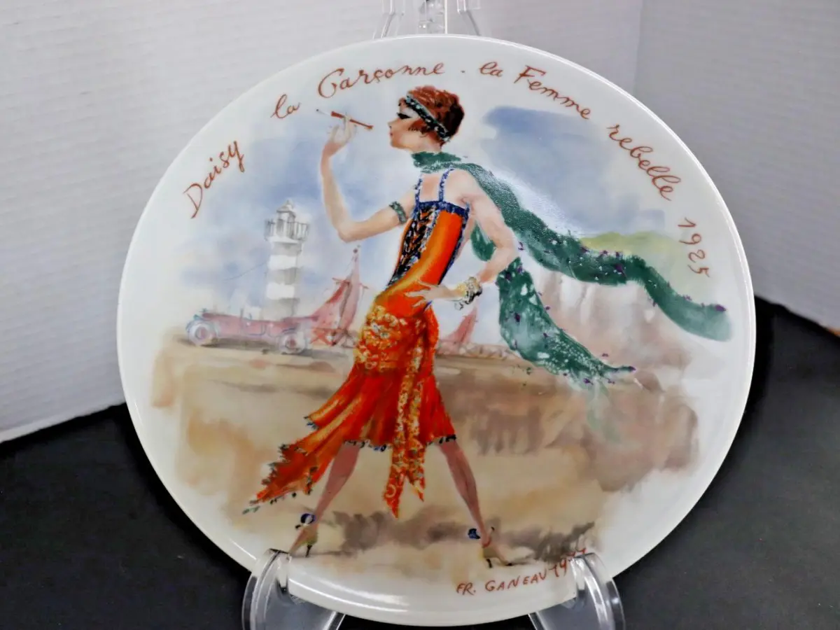 Flapper Plate: Roaring Twenties Daisy Motif (Limoges Porcelain)