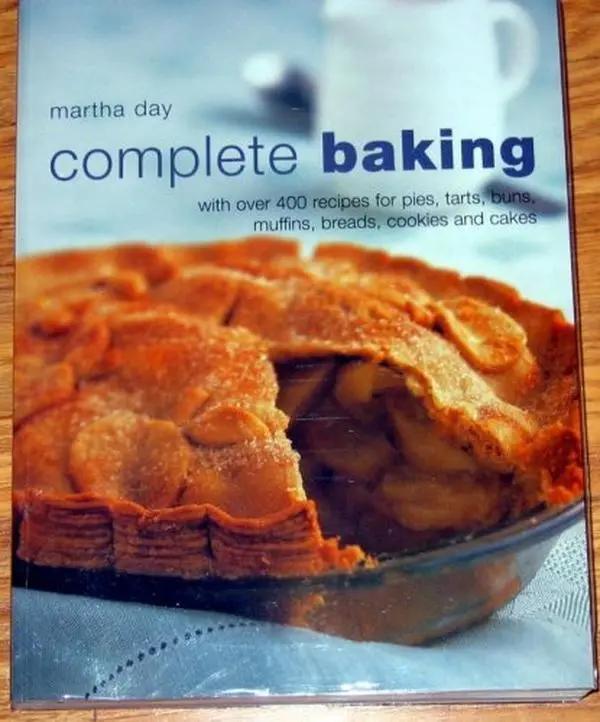 USED-Complete Baking with Over 400 Recipes for Pies, Tarts, Buns, Muffins, Breads, Cookies and Cakes by Martha Day (Paperback)