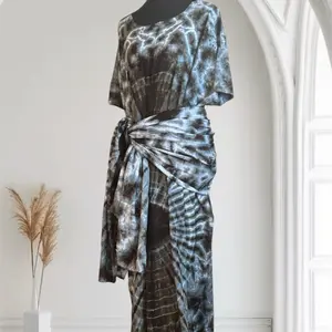 Dera Abaya Muslim Dress Somali Dress Baati with Blue Floral Accents and Leopard Print for Women Elegant and Stylish